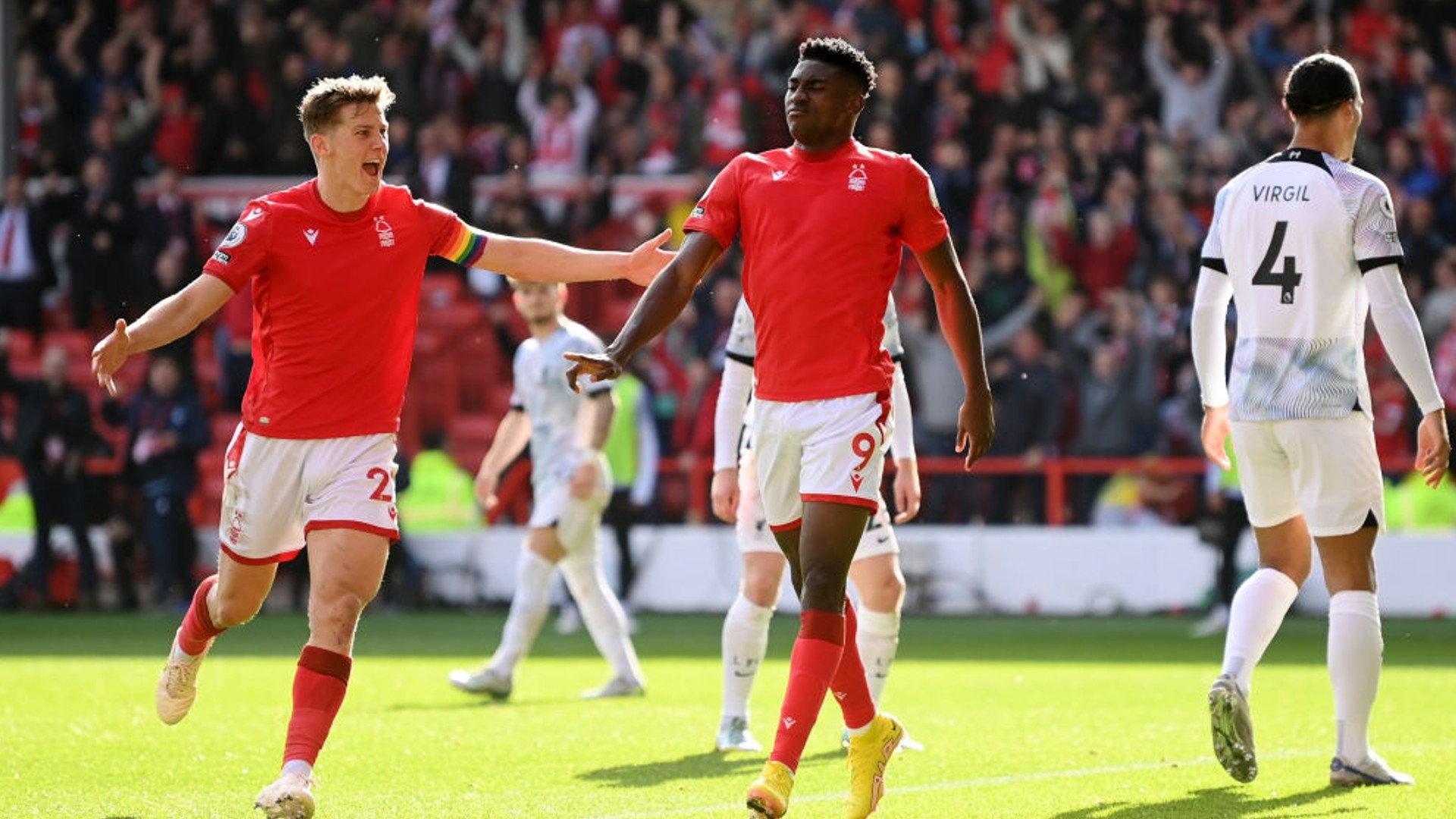 的中场核心 的中场核心